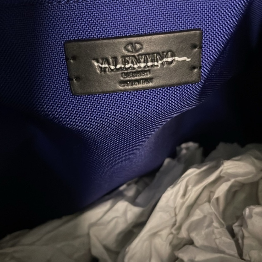 NEW‼️ Valentino Garavani Logo-Print Backpack - Picture 7 of 13